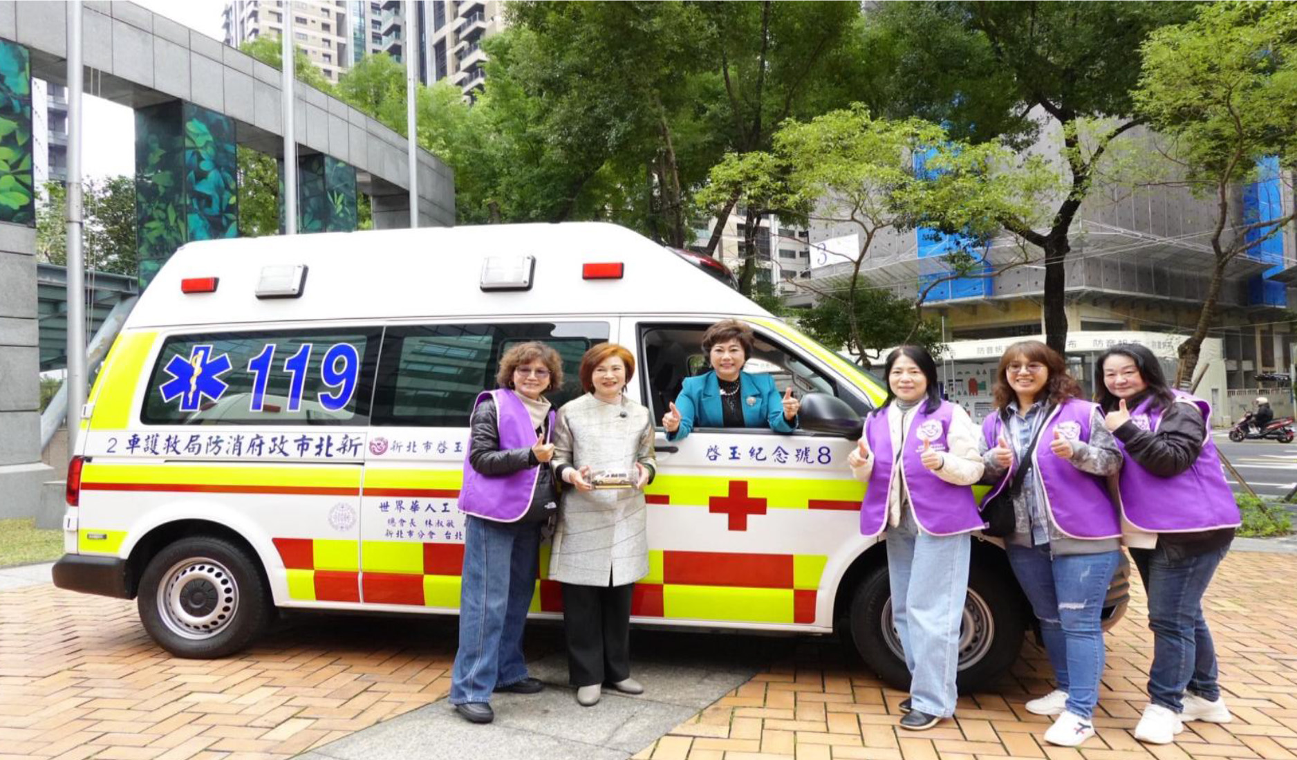 ambulance_02 ambulance_02